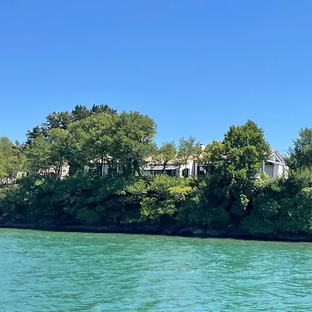 Maison Sur Une Riviere De Mer * Le Fenouiller